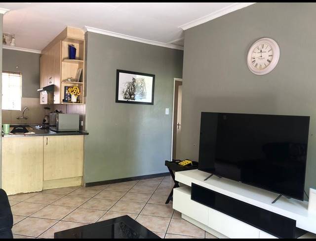 2 BEDROOM HOUSE FOR SALE IN WILGEHEUWEL